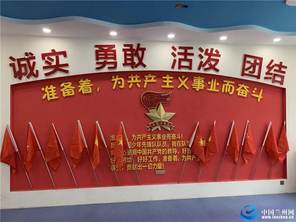 《我想和你唱》第五季今晚首播， 李宇春、许美静组成“歌搭子”