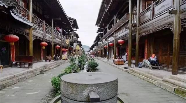 乌克兰金雕特种部队：被当替罪羊，直播下跪道歉，如今成俄军王牌